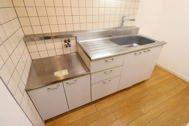 メゾン・ド・グリシーヌのキッチン|コンパクトなキッチンで掃除もラクラク