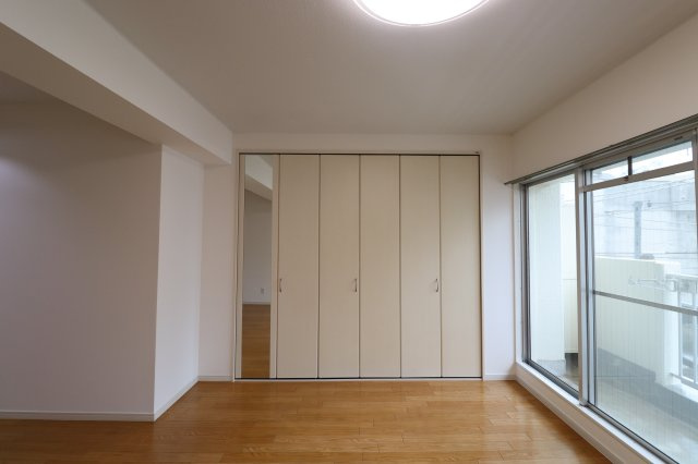 メゾン・ド・グリシーヌの居間・リビング|こちらの居間で趣味の時間をお楽しみください