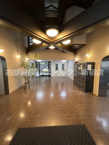 新宿御苑ダイカンプラザのロビー