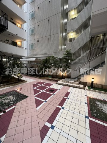 新宿御苑ダイカンプラザのロビー