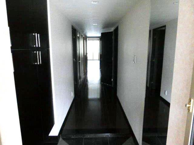 レイディアント横濱ユーロヒルズの玄関|明るい玄関です