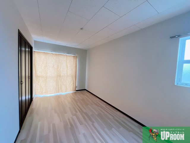 北名古屋市西之保犬井のアパートの居間・リビング