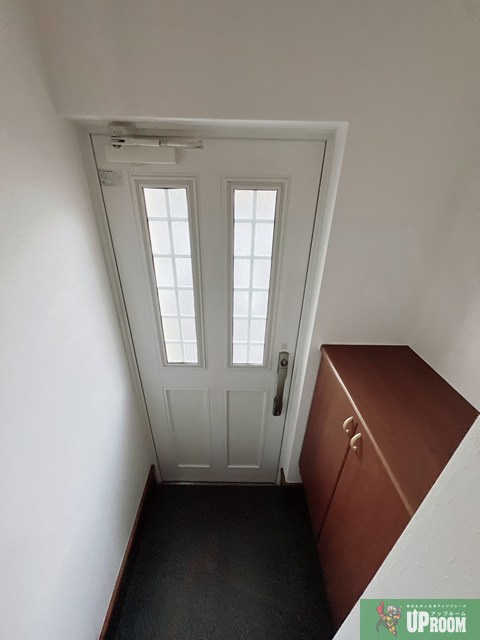 北名古屋市西之保犬井のアパートの玄関