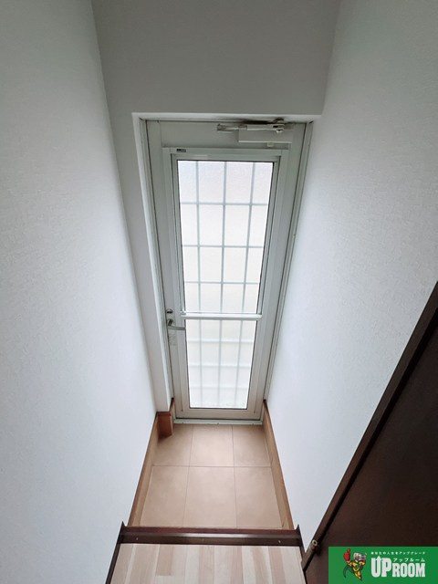 北名古屋市西之保犬井のアパートの玄関