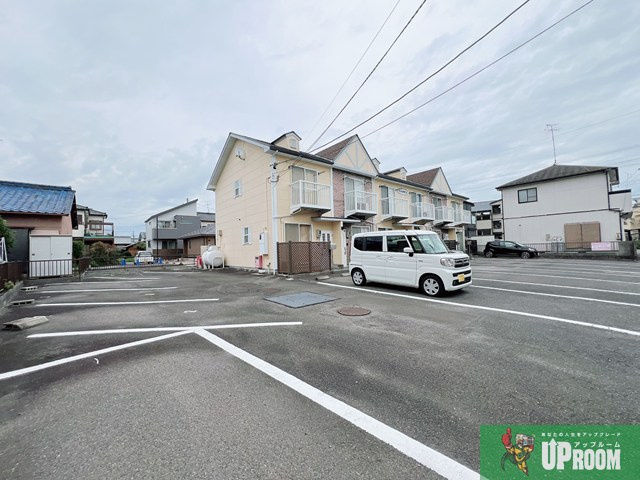 北名古屋市西之保犬井のアパートの駐車場