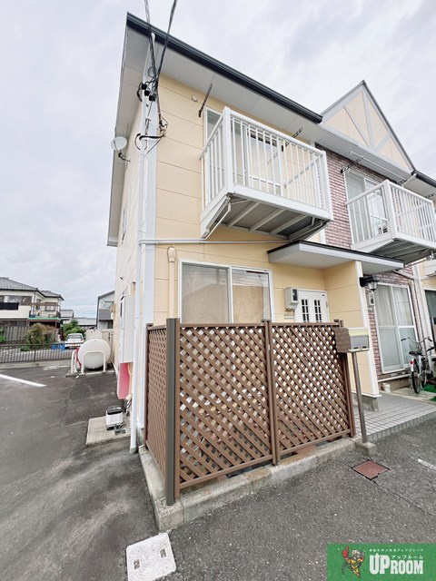 北名古屋市西之保犬井のアパートのエントランス