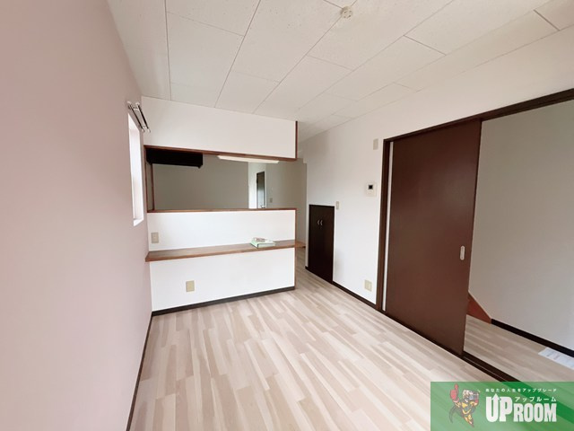 北名古屋市西之保犬井のアパートの居間・リビング