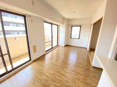 【居間・リビング】 | サンコーグランピア