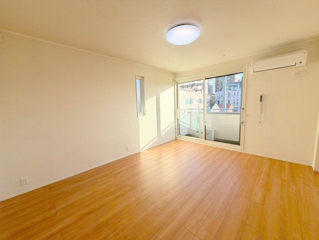 グランパレス国立の居間・リビング