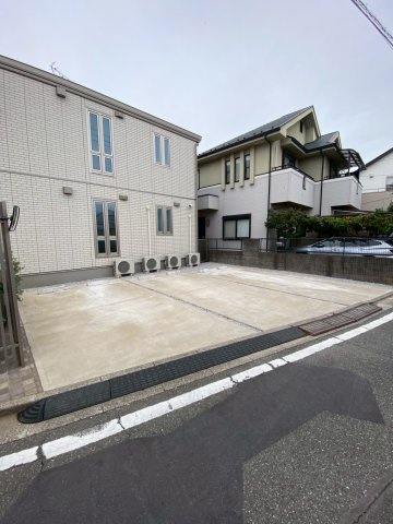 月見ハイムの駐車場