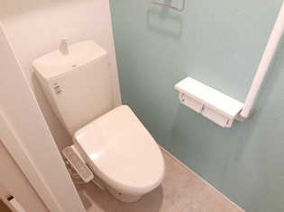 温水洗浄便座付きのトイレです！