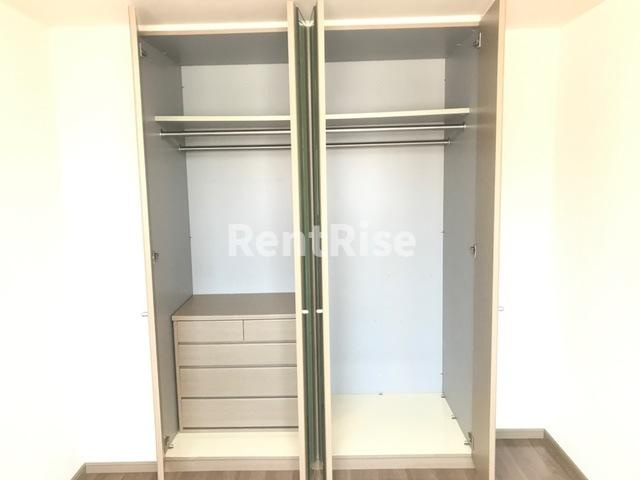グリーンヒルズの洋室|クローゼット（南側洋室）(イメージ)