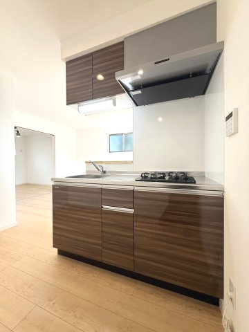 ポラリス野中町のキッチン|木目調のシステムキッチン