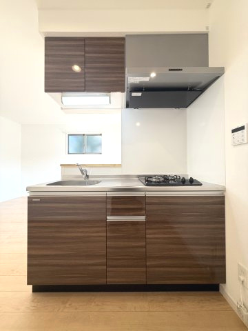 ポラリス野中町のキッチン|木目調のシステムキッチン