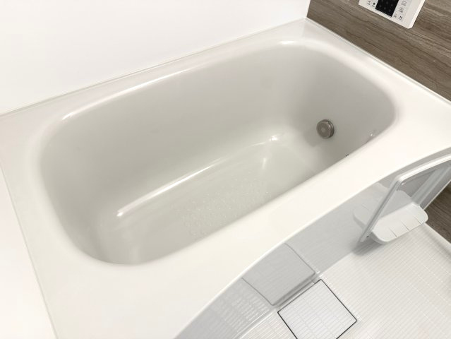 ポラリス野中町の浴室|浴槽も広々