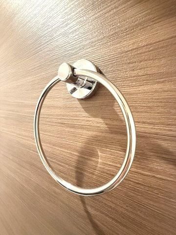 ポラリス野中町のトイレ|おしゃれなタオル掛け