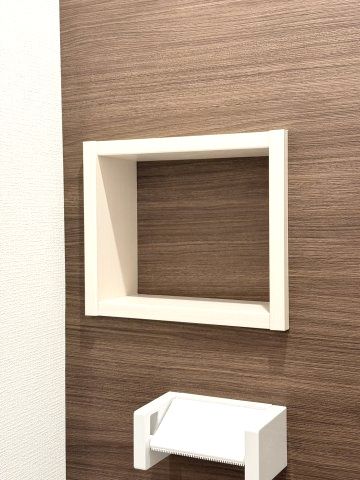 ポラリス野中町のトイレ|ペーパーホルダーの上にちょっとした飾り物スペースがあります