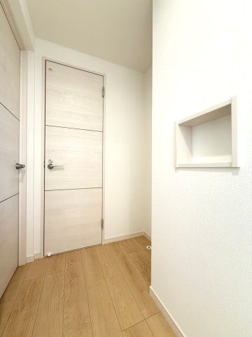 ポラリス野中町の玄関|明るい玄関スペース