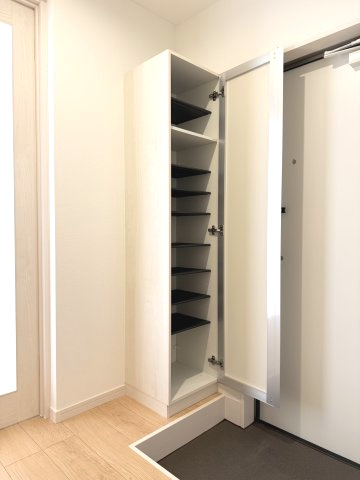 ポラリス野中町の玄関|たっぷり収納できます