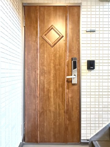 ポラリス野中町の玄関|入口の玄関もおしゃれ