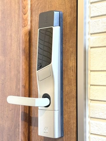 ポラリス野中町のセキュリティ|スマートロック式の玄関ドア