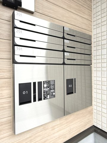 ポラリス野中町のその他共用部分|メールボックスに、便利な宅配ボックスも完備