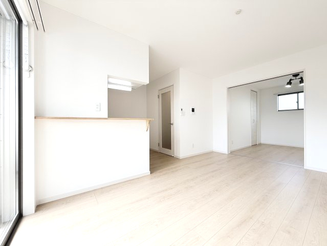 ポラリス野中町の居間・リビング|11.7帖のLDK