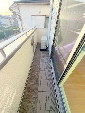 グランパレス国立の居間・リビング