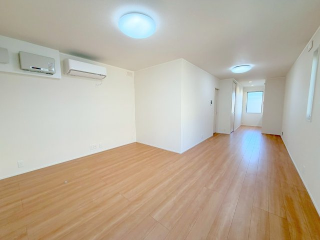 グランパレス国立の居間・リビング