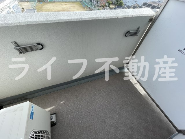 CASSIA高井田SouthCourtのバルコニー|外からの目が気にならないバルコニーで洗濯物が干せます