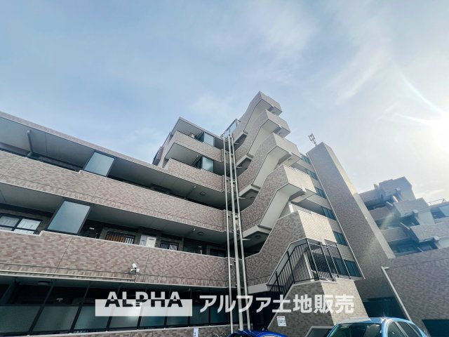 ライオンズマンション河辺東の外観
