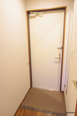 プリエール新大阪サウス　仲介手数料無料の玄関