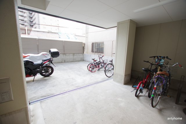 プリエール新大阪サウス　仲介手数料無料の駐車場