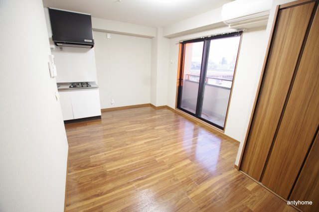 プリエール新大阪サウス　仲介手数料無料の居間・リビング