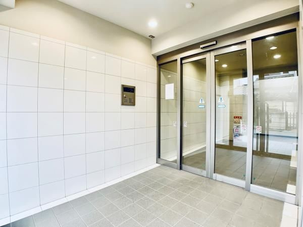 ドミール平和台のエントランス