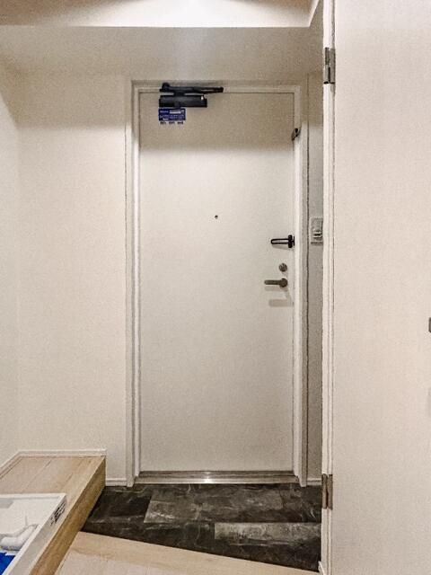 レジディア本郷菊坂プレイスの玄関