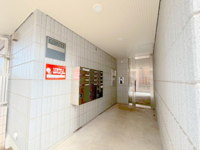 ヴィーブルⅡ　のエントランス|★安心のオートロック★