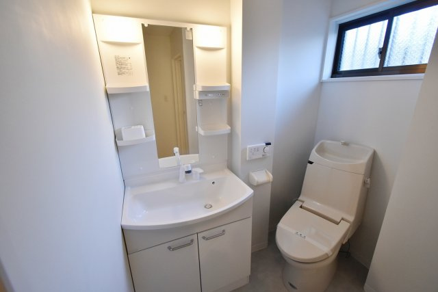 サンロイヤル今津の洗面所