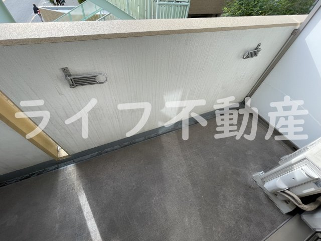 CASSIA高井田North Courtのバルコニー|外からの目が気にならないバルコニーで洗濯物が干せます