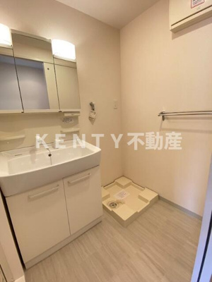 【洗面所】 | エリヴィエール | 明るい洗面所です