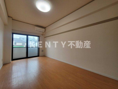 【居間・リビング】 | コスモリード蓮沼 | こちらのリビングで趣味の時間をお楽しみください