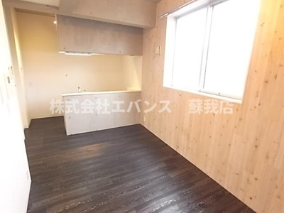 【居間・リビング】 | シャトーライフ千葉Ⅰ | ゆったりとした居間です