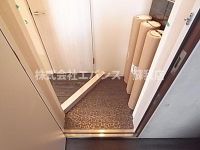 【玄関】 | シャトーライフ千葉Ⅰ | 収納もある玄関です