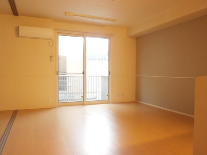 ラフィネ新開の居間・リビング