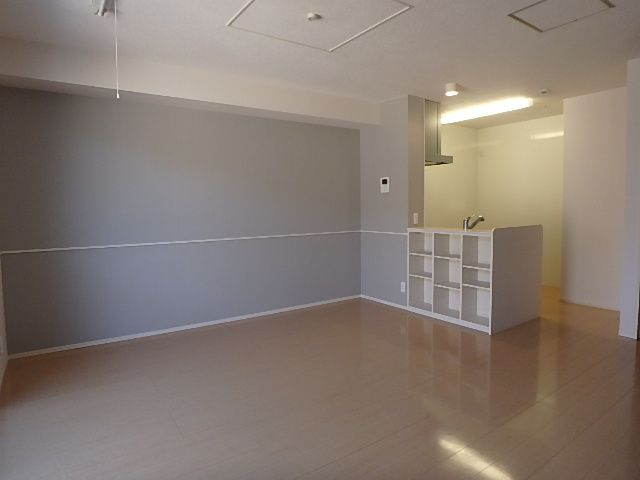 ラフィネ新開の居間・リビング|イメージ202号室の写真