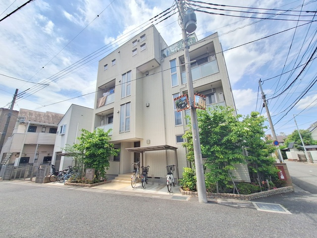 クレスト浦和の外観