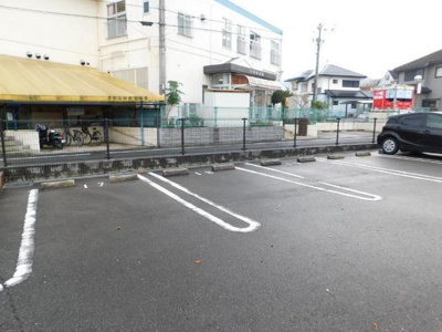 【駐車場】 | リバージュ横峰Ａ | その他