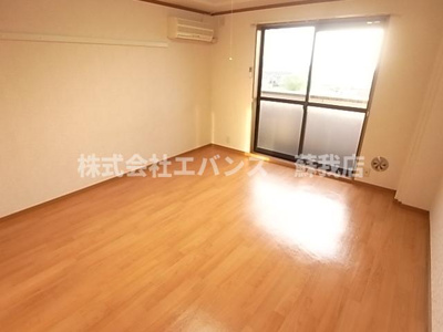 【洋室】 | グランチェスタ千葉寺Ⅱ | 個人の部屋や寝室として使える洋室です