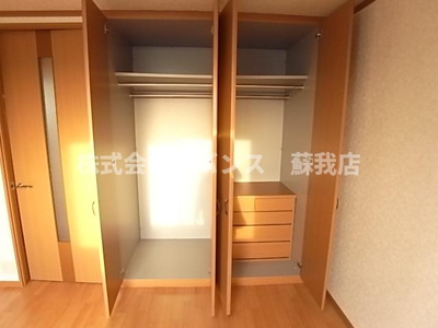 【収納】 | グランチェスタ千葉寺Ⅱ | 便利な収納スペースです