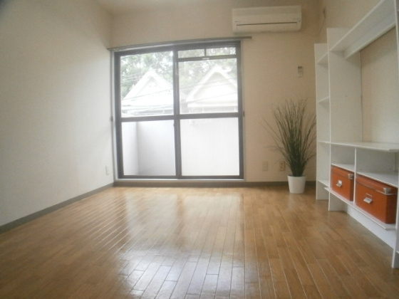 ロイヤルメゾン王子公園の居間・リビング